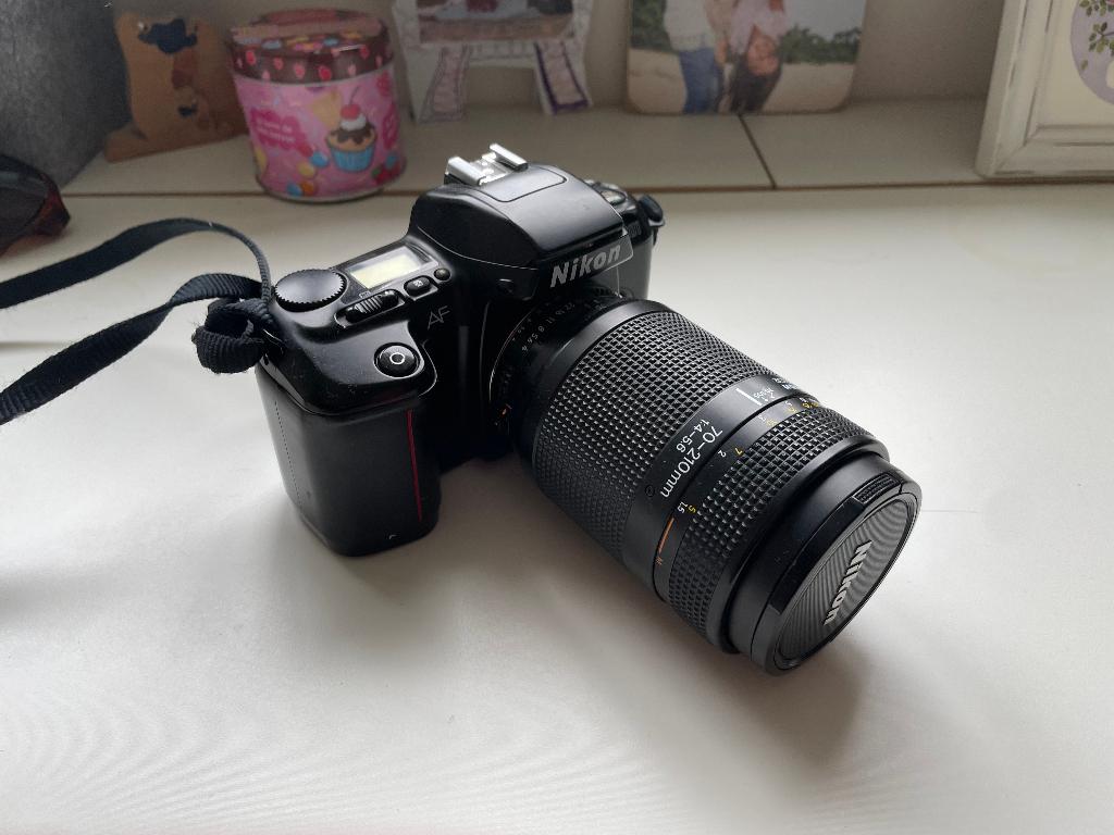 Nikon F-601 met AF Nikkor 70-210mm f/4-5.6 lens, Ophalen of Verzenden, Gebruikt, Spiegelreflex, Nikon