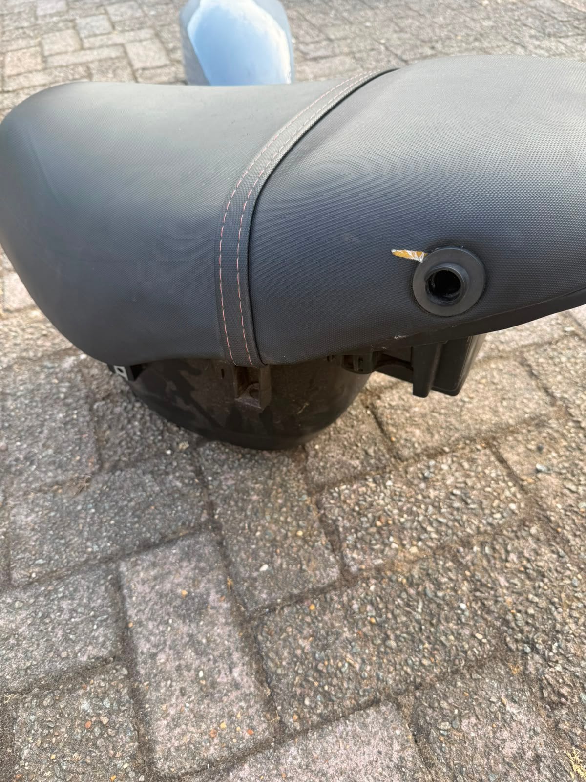Zip zadel plus budy, Fietsen en Brommers, Brommeronderdelen | Scooters, Ophalen of Verzenden, Zo goed als nieuw, Zadel, Piaggio