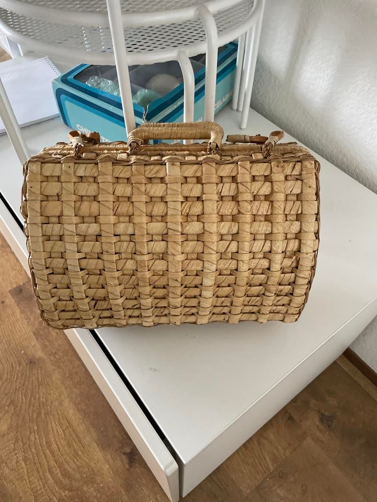 Vintage rieten koffertje - Perfect voor decoratie of opslag, Ophalen of Verzenden, Gebruikt, Overige materialen, Minder dan 50 cm