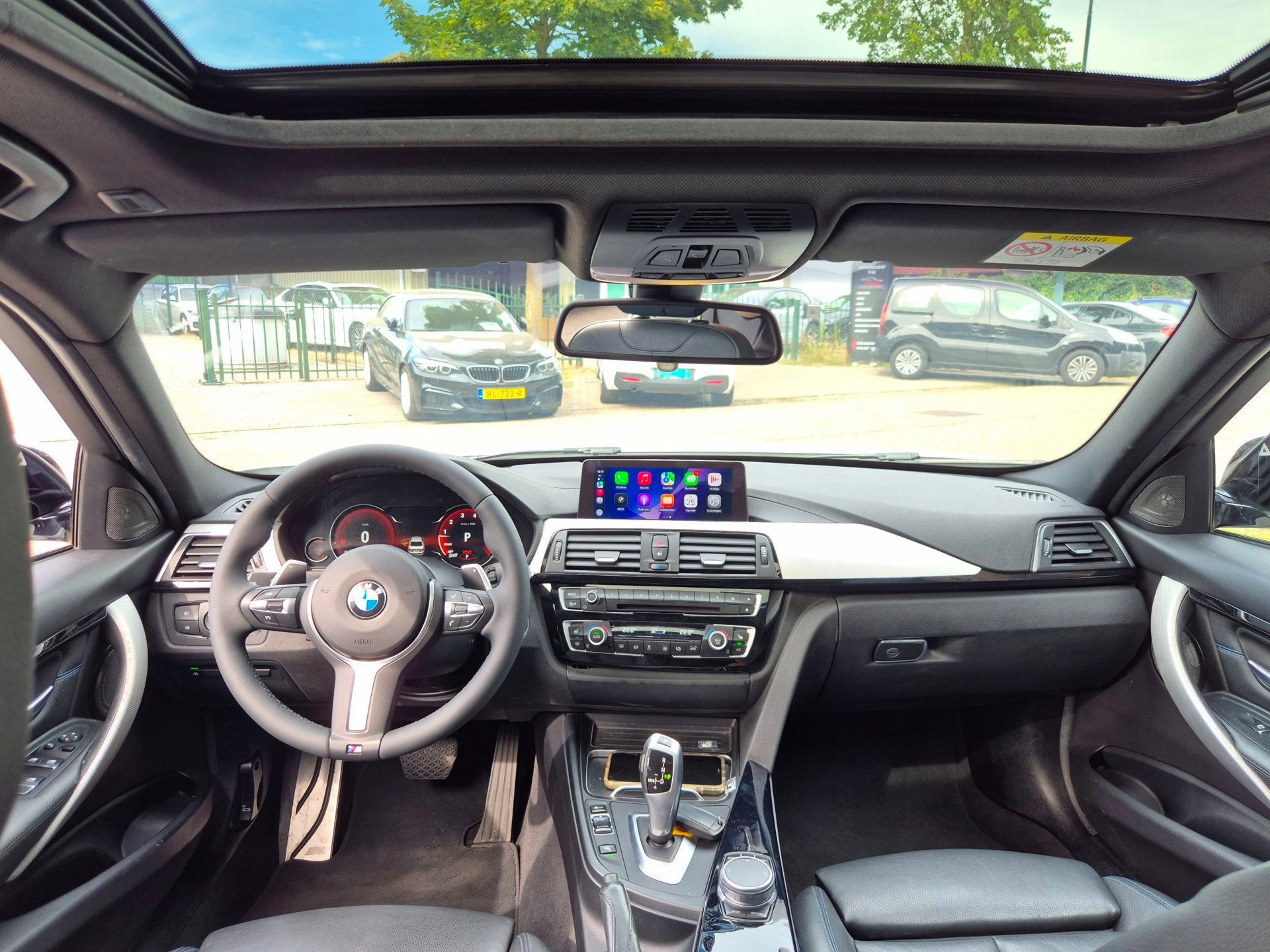 BMW 3-serie 320i Sport Ed Pano CarPlay H&K virtual dash GR N, Automaat, 1998 cc, Achterwielaandrijving, 4 cilinders