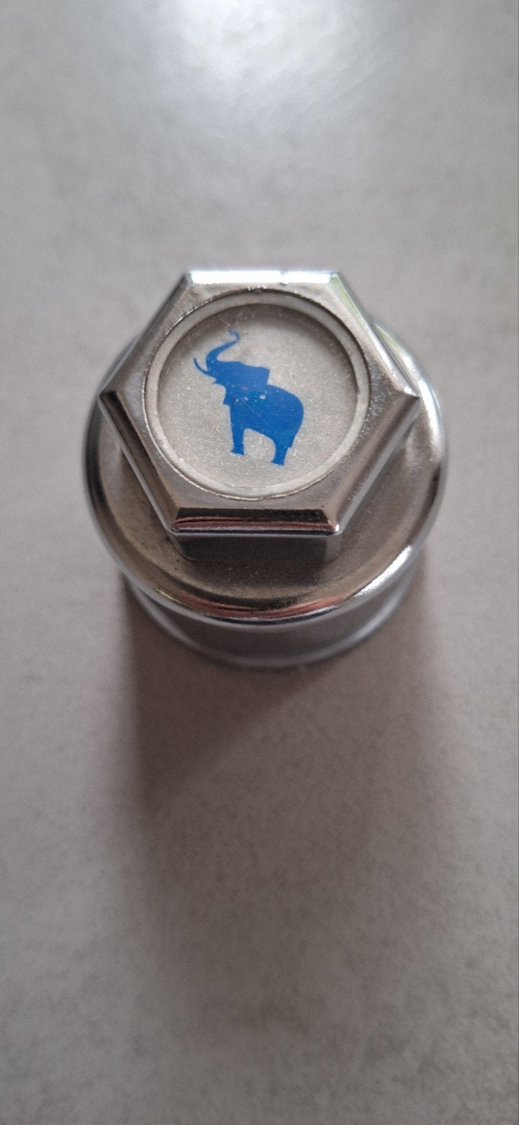 Schmitz Cargobull,  Wielboutdop met olifant logo -, Ophalen of Verzenden, Gebruikt, Oldtimer onderdelen