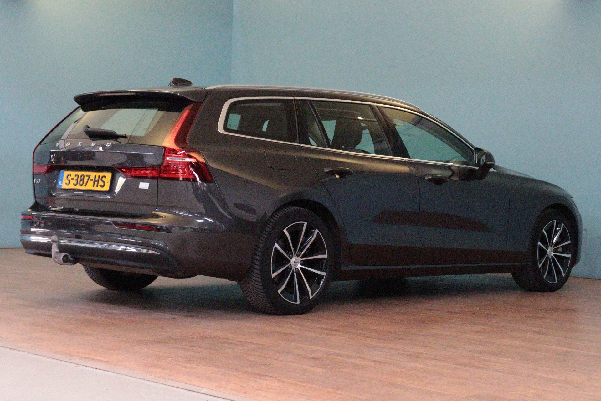 Volvo V60 2.0 T6 Plug-in hybrid AWD Core Bright | NAVI / APP, Auto's, Volvo, Automaat, Gebruikt, Euro 6, 4 cilinders