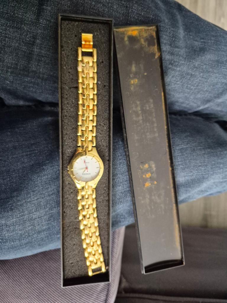 Goud gekleurde Geneves dameshorloge - Juwelier-Editie, Ophalen of Verzenden, Overige materialen, Verguld