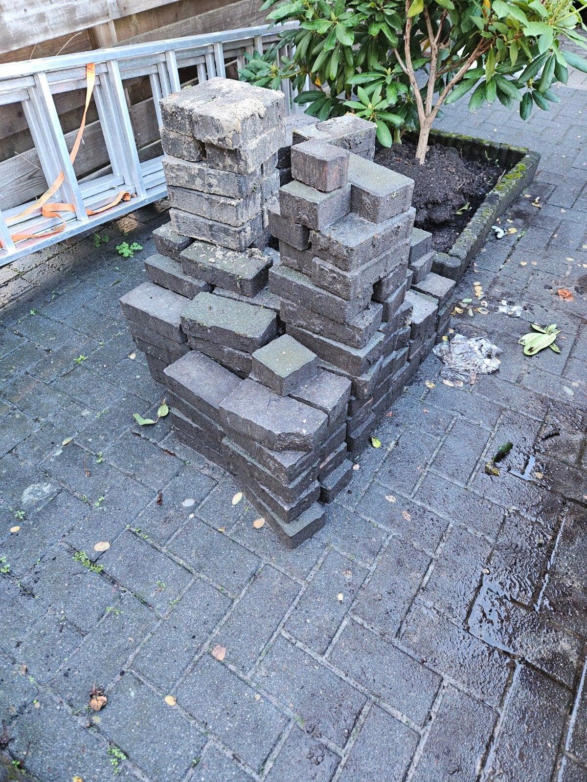 GRATIS Tuintegels  - ca. 16 m², Tuin en Terras, Gebruikt, Klinkers, Ophalen of Verzenden, 10 m² of meer