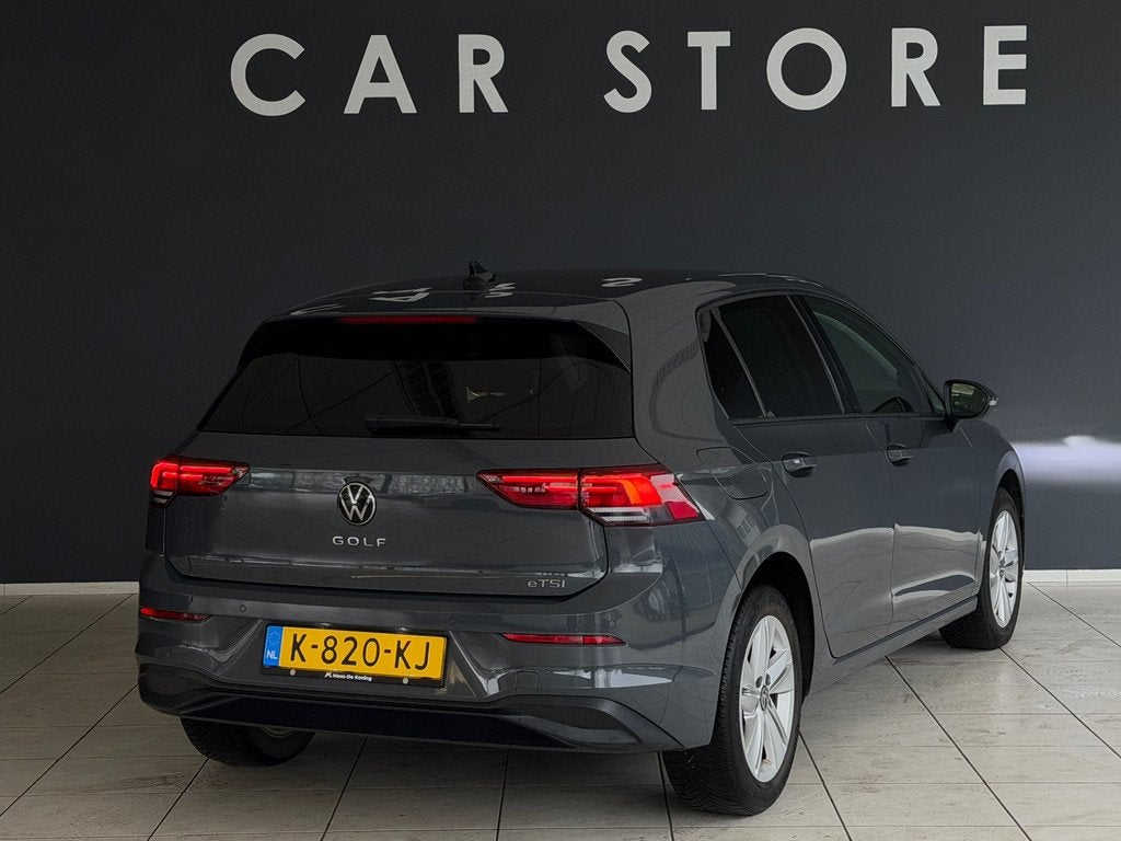 Volkswagen Golf 1.0 eTSI DSG Carplay Adaptive Cruise, Stof, Gebruikt, 23 km/l, Bedrijf