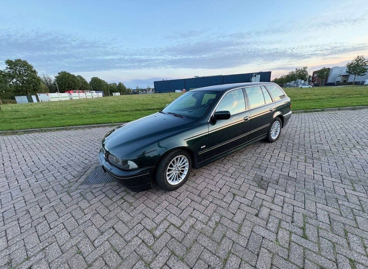 BMW 5-Serie 4.4 I 540 Touring AUT 2000 Groen, foto 2