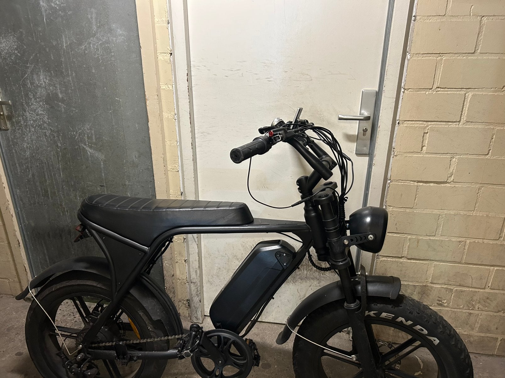 OUXI V8 Fatbike – Zwart – Zeer nette staat, Fietsen en Brommers, Gebruikt, 59 cm of meer, 50 km per accu of meer, Ophalen