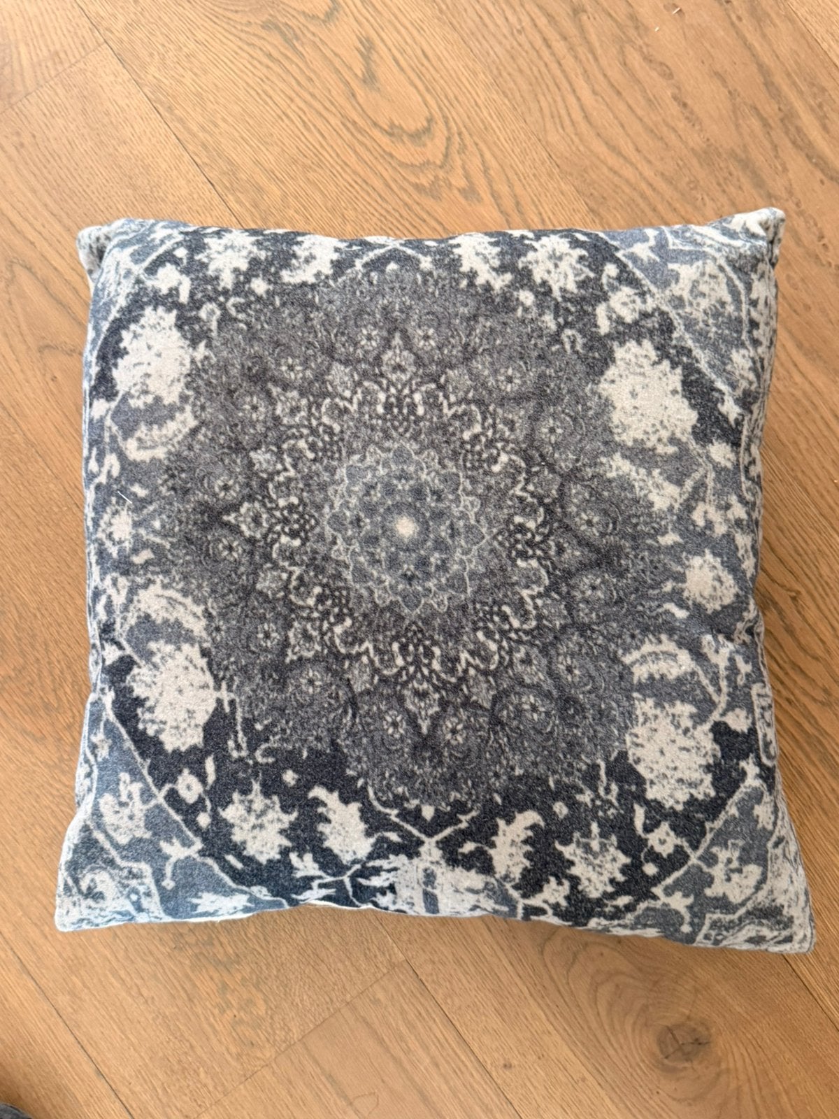 Blauw kussen, Ophalen of Verzenden, Blauw, Vierkant