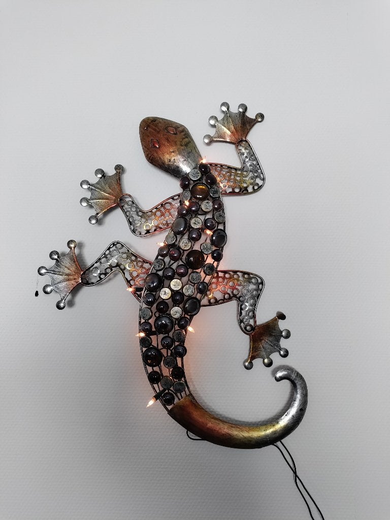 Metalen Wanddecoratie Gecko met Verlichting – 60 x 42 cm, Huis en Inrichting, Metaal, Wandhanger, Meerkleurig, 60 cm