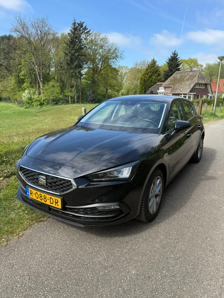 Seat Leon 1.0 TSI 90pk 2022 Zwart, Voorwielaandrijving, Leon, Zwart, Origineel Nederlands