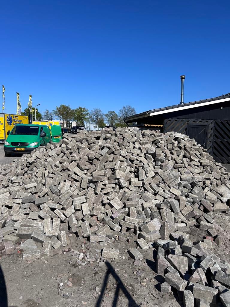 Gratis dikke betonklinkers af te halen in Varsseveld, Tuin en Terras, Tegels en Klinkers, Gebruikt, Klinkers, Ophalen of Verzenden