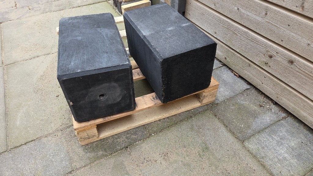 NIEUW! 2x Betonpoer 22 x 22 x 40 cm Met M20 huls, Tuin en Terras, Ophalen, Nieuw, Overige typen