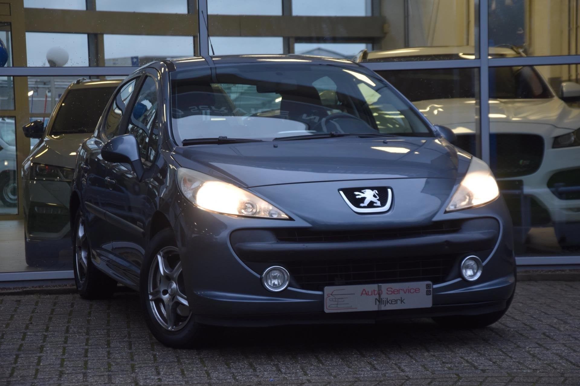 Peugeot 207 1.6 VTi Look | Airco | Cruise | PDC | Trekhaak |, Voorwielaandrijving, Stof, Gebruikt, Zwart