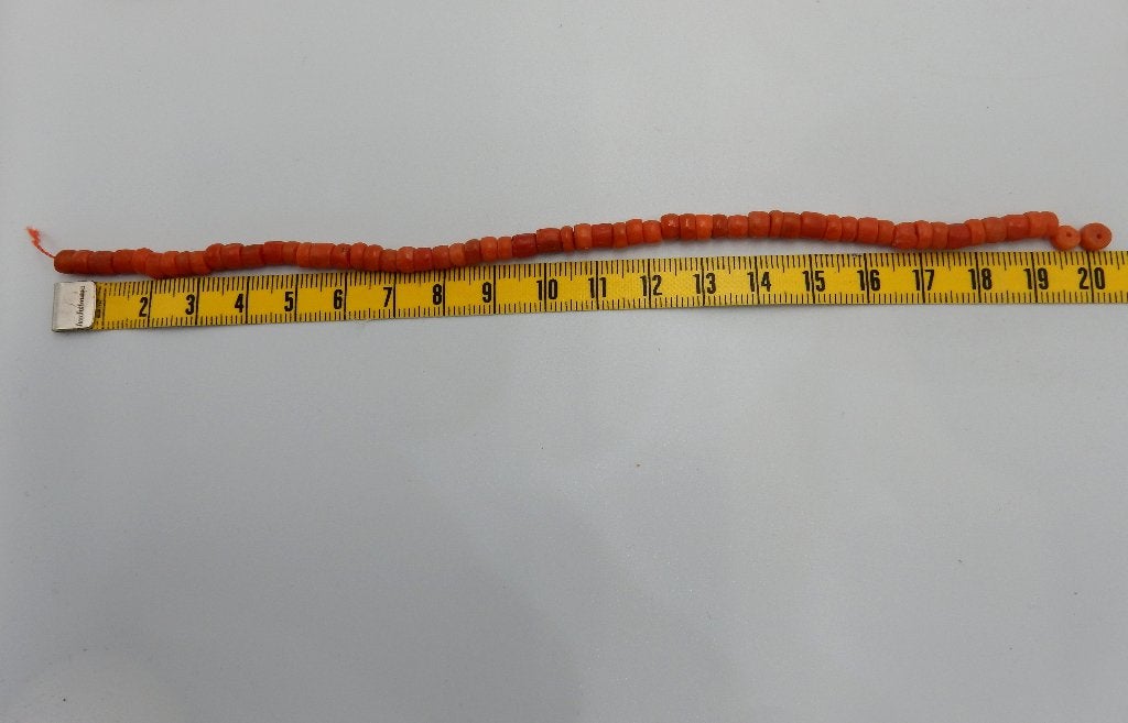 antieke bloedkoralen 5mm., Ophalen of Verzenden, Overige materialen, Armband, Met edelsteen
