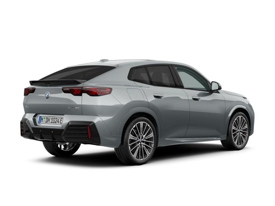 BMW iX2 eDrive20 Pure Edition 67 kWh M Sportpakket | Premium, Auto's, BMW, IX2, Zwart, 67 kWh, Nieuw
