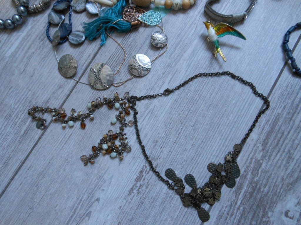 Veel sieraden. Kettingen,oorbellen,armbanden,speldjes,ringen, Ophalen of Verzenden, Zo goed als nieuw, Overige kleuren, Overige materialen