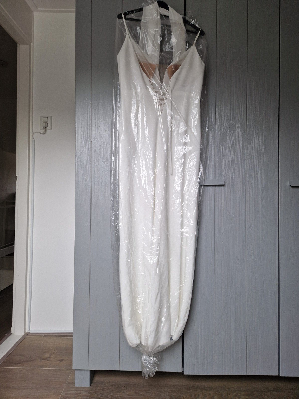 Zeer mooie trouwjumpsuit, Ophalen, Zo goed als nieuw, Wit, Trouwpak