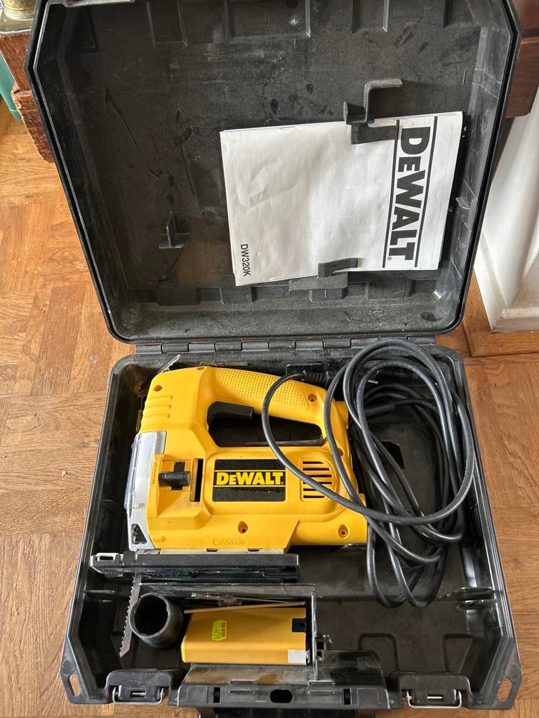 DeWalt decoupeerzaag DWK320K, Doe-het-zelf en Verbouw, Gereedschap | Zaagmachines, Ophalen, Decoupeerzaag, 600 tot 1200 watt, Zo goed als nieuw