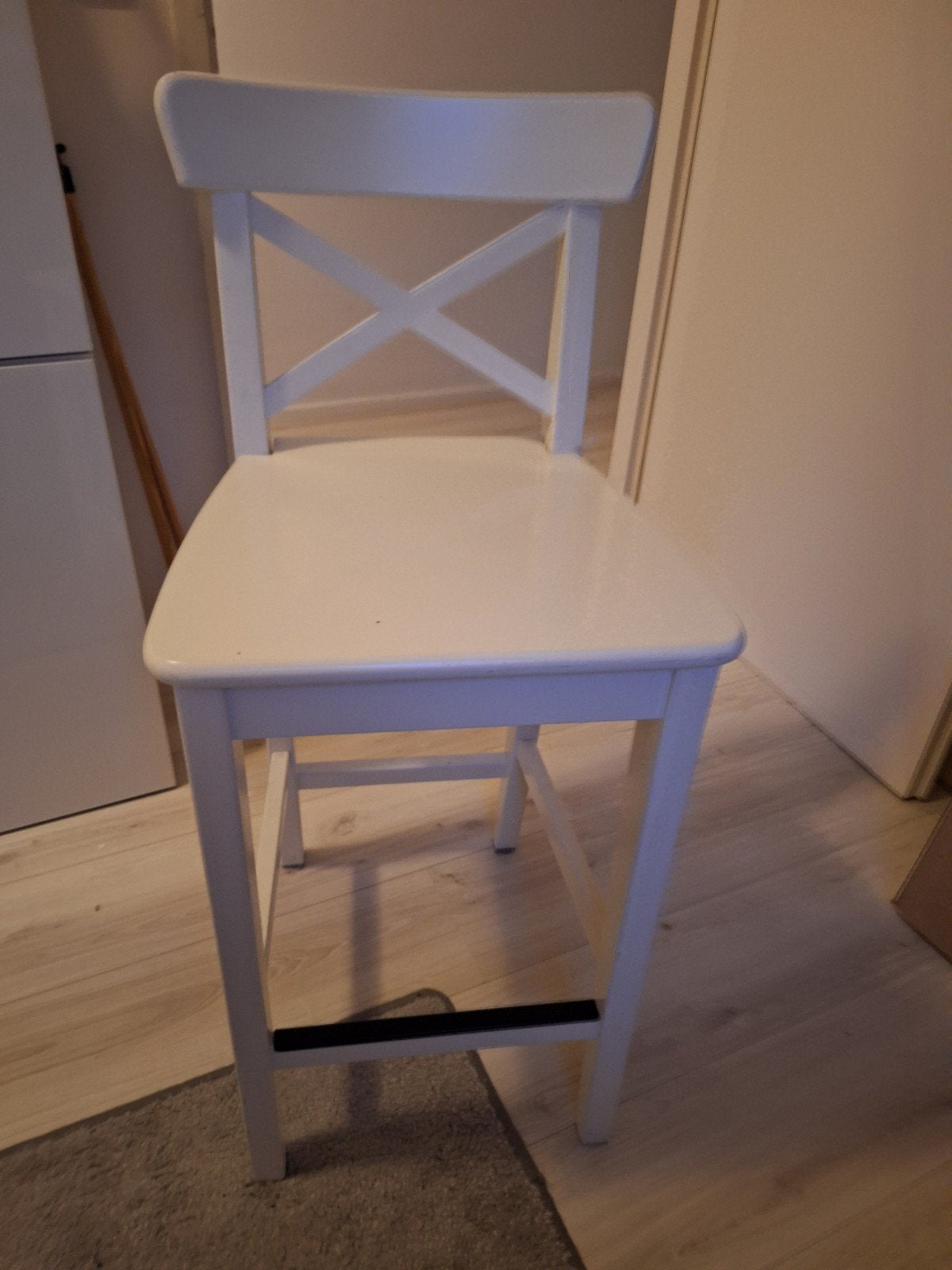 IKEA hoge kruk - stevig met lichte gebruikssporen, Ophalen, Gebruikt, Hout