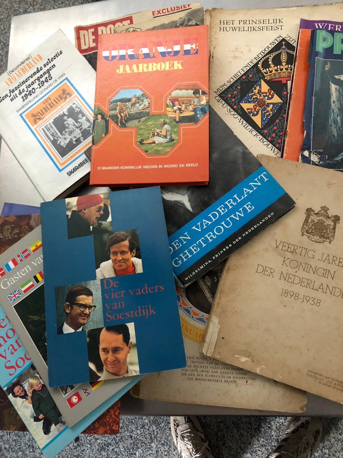 Diverse boeken en tijdschriften koningshuis, Ophalen of Verzenden, Zo goed als nieuw, Tijdschrift of Boek