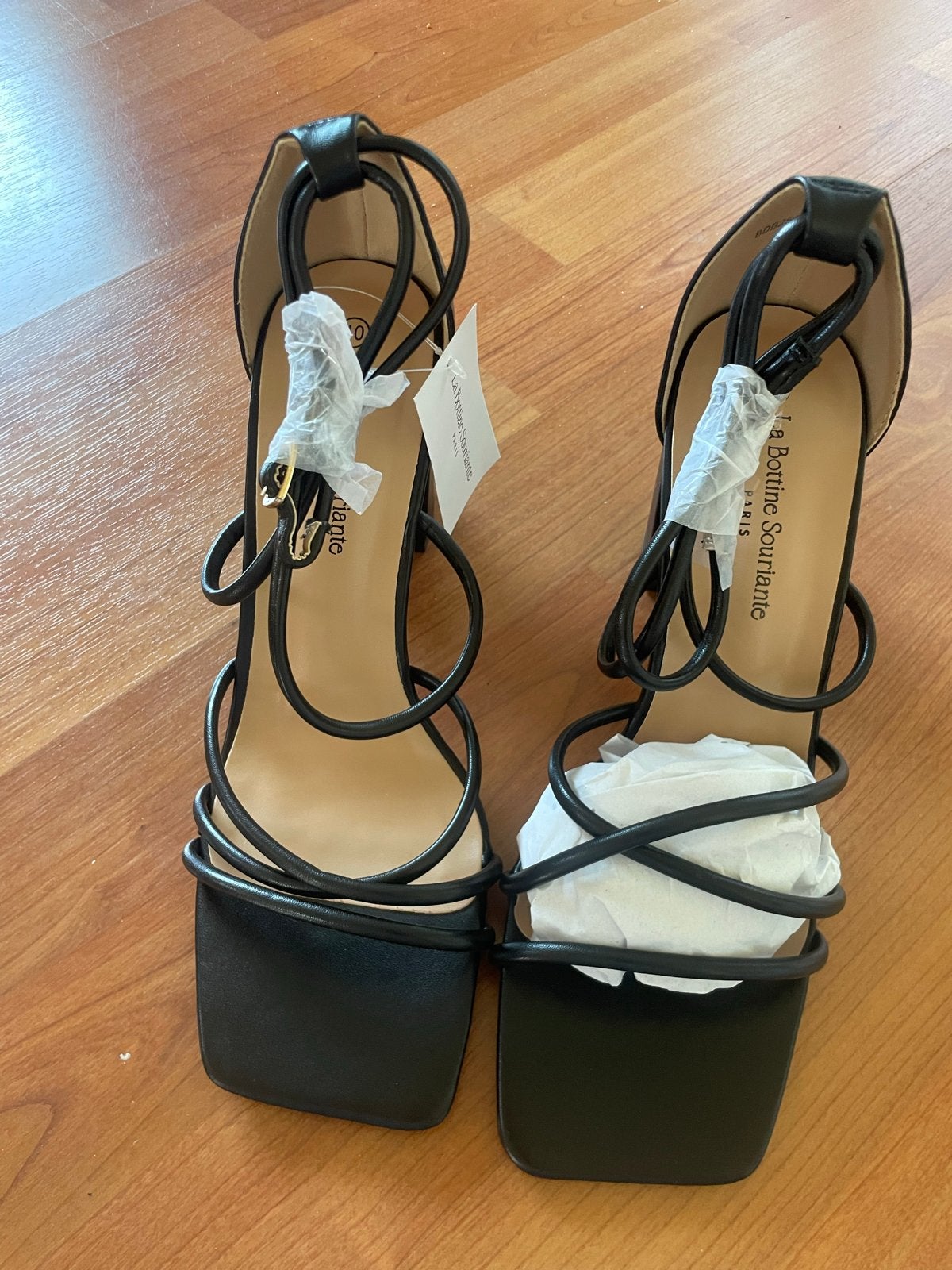 Zwarte sandalen met hoge hakken - La Bottine Souriante, Kleding | Dames, Schoenen, Ophalen of Verzenden, Nieuw, Zwart, Schoenen met hoge hakken