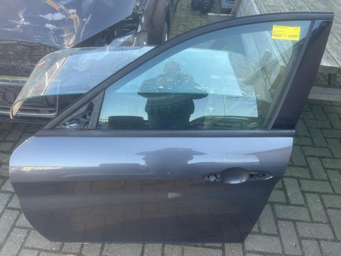 Portier 4Deurs links-voor van een Alfa Romeo Giulia (035)