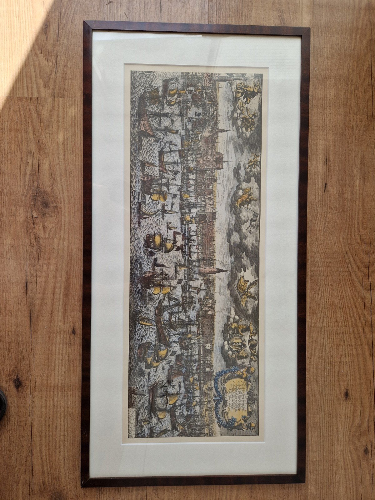 Historische Gravure: Zeeslag en Stadsgezicht, Antiek en Kunst, Ophalen, Stadsgezicht, Gravure, Handgekleurd