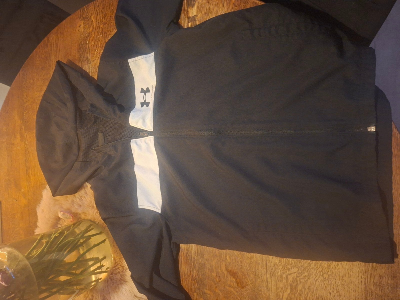 Under Armour jasje YLG/JG/G - Zwart met wit, Kinderen en Baby's, Kinderkleding | Overige, Ophalen of Verzenden, Gebruikt, Under Armour
