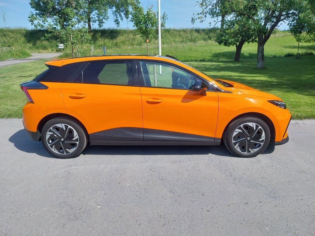 MG4 64kWh 204pk 2023 Luxury | actieradius 450 km WLTP., Auto's, MG, Automaat, Achterwielaandrijving, Zwart, Overige kleuren