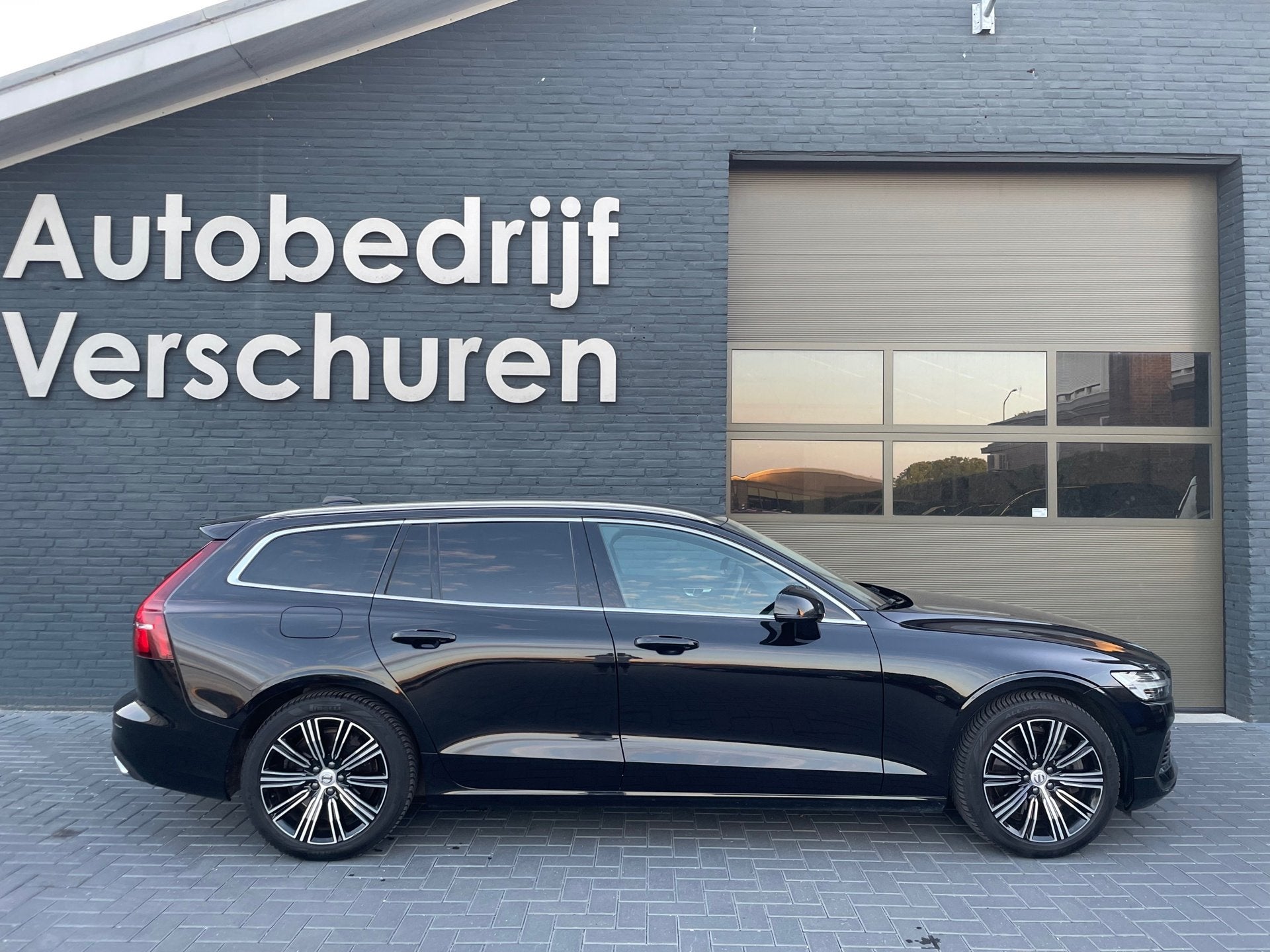 Volvo V60 2.0 T8 Twin Engine AWD inscription stoelverwarming, Auto's, Volvo, Automaat, Gebruikt, 4 cilinders, Zwart