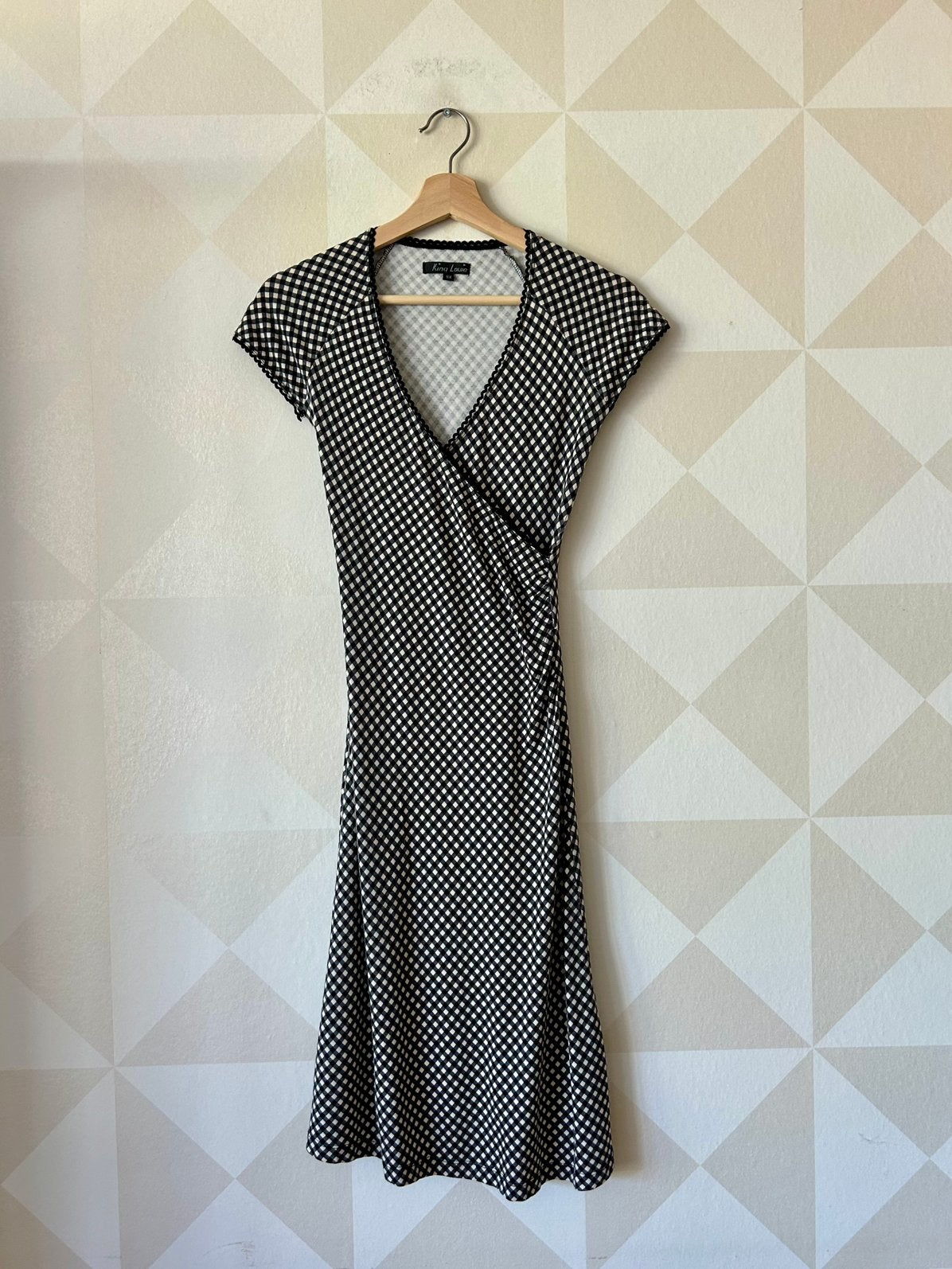 King Louie Cross Dress zwart wit XS/34, Kleding | Dames, Zwart, Ophalen of Verzenden, Zo goed als nieuw, Knielengte
