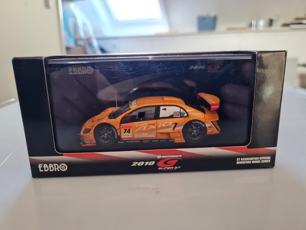 Toyota Corolla Axio Super GT 300 2010 1:43 (Ebbro), Ophalen of Verzenden, Nieuw, Auto, Overige merken