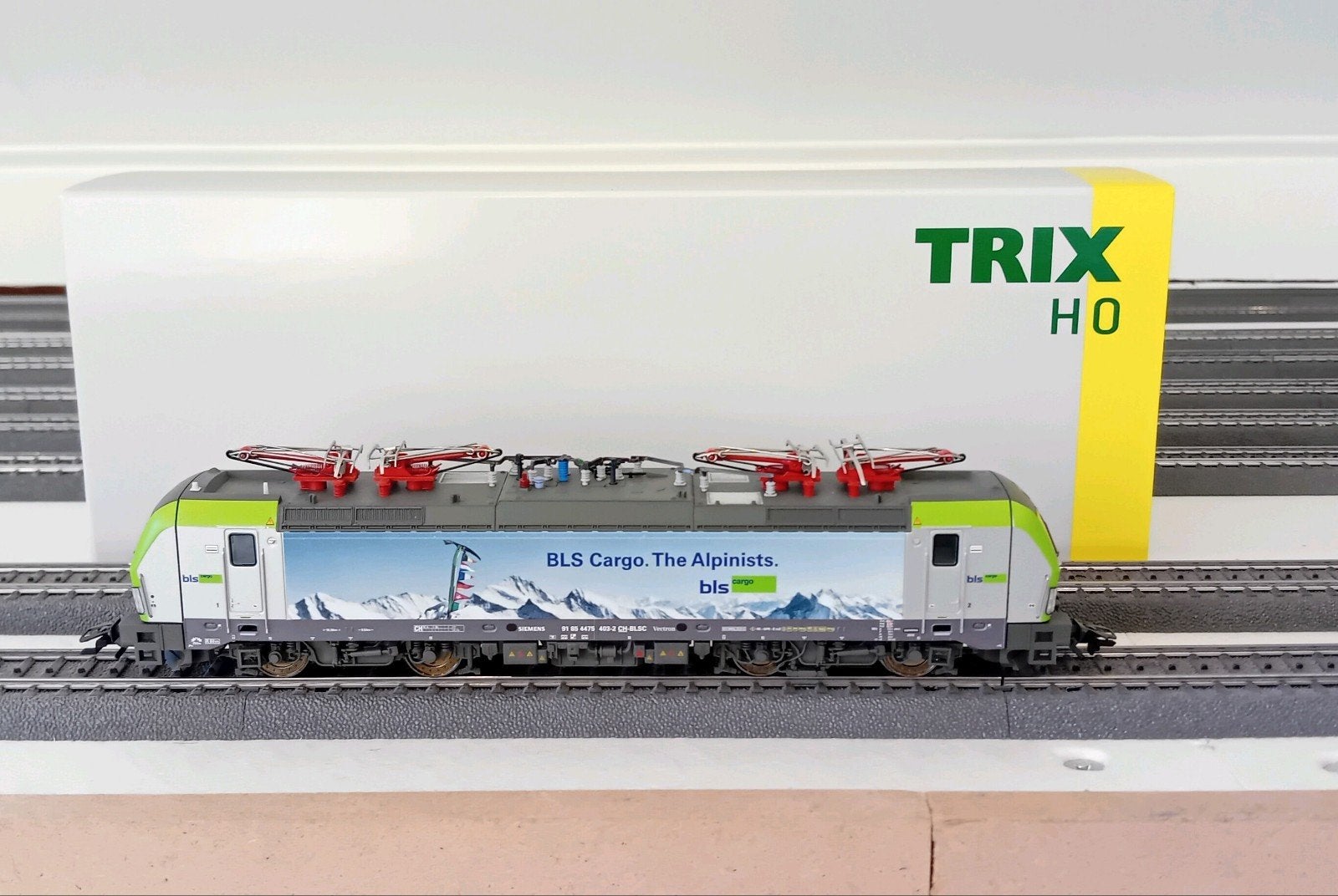 Trix voor Marklin Vectron BLS Re 475 Alpinisten, Ophalen of Verzenden, Wisselstroom, Locomotief, Märklin