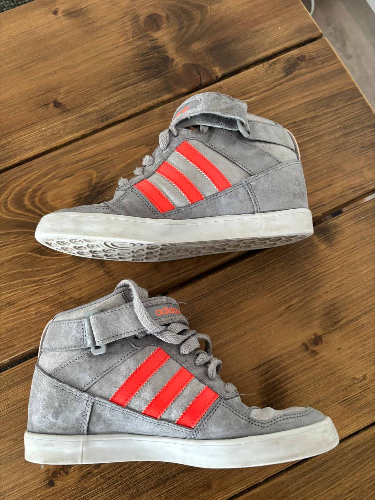 Adidas sleehak wedge sneakers mt 38, Kleding | Dames, Schoenen, Ophalen of Verzenden, Overige kleuren, Sneakers of Gympen