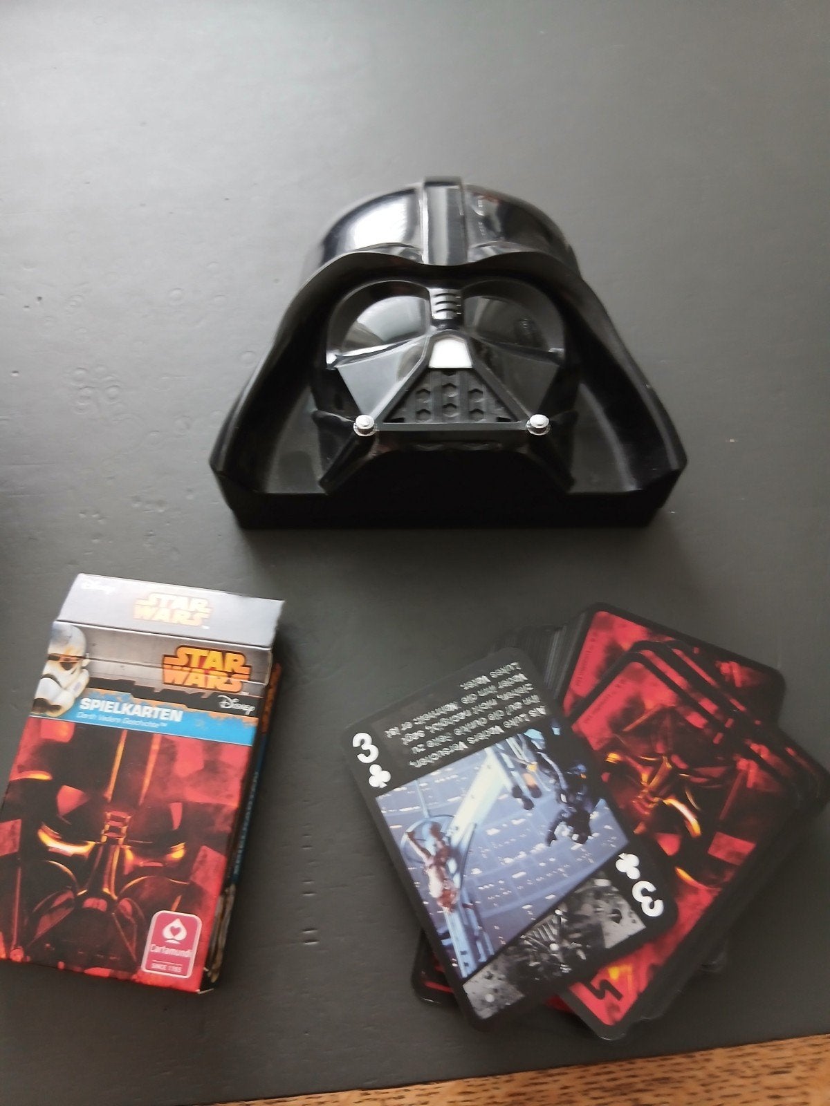 Star Wars Darth Vader Speelkaarten in Helmhouder, Een of twee spelers, Ophalen of Verzenden, Gebruikt, Cartamundi