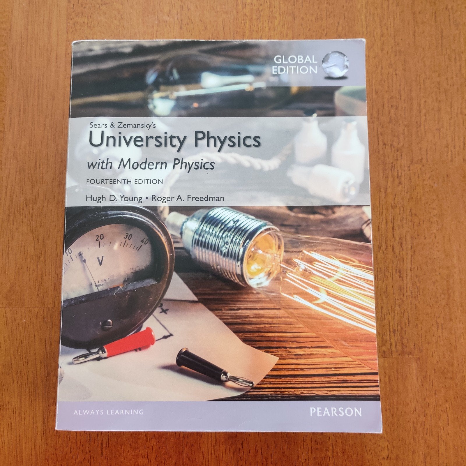 University Physics, Ophalen of Verzenden, Gelezen