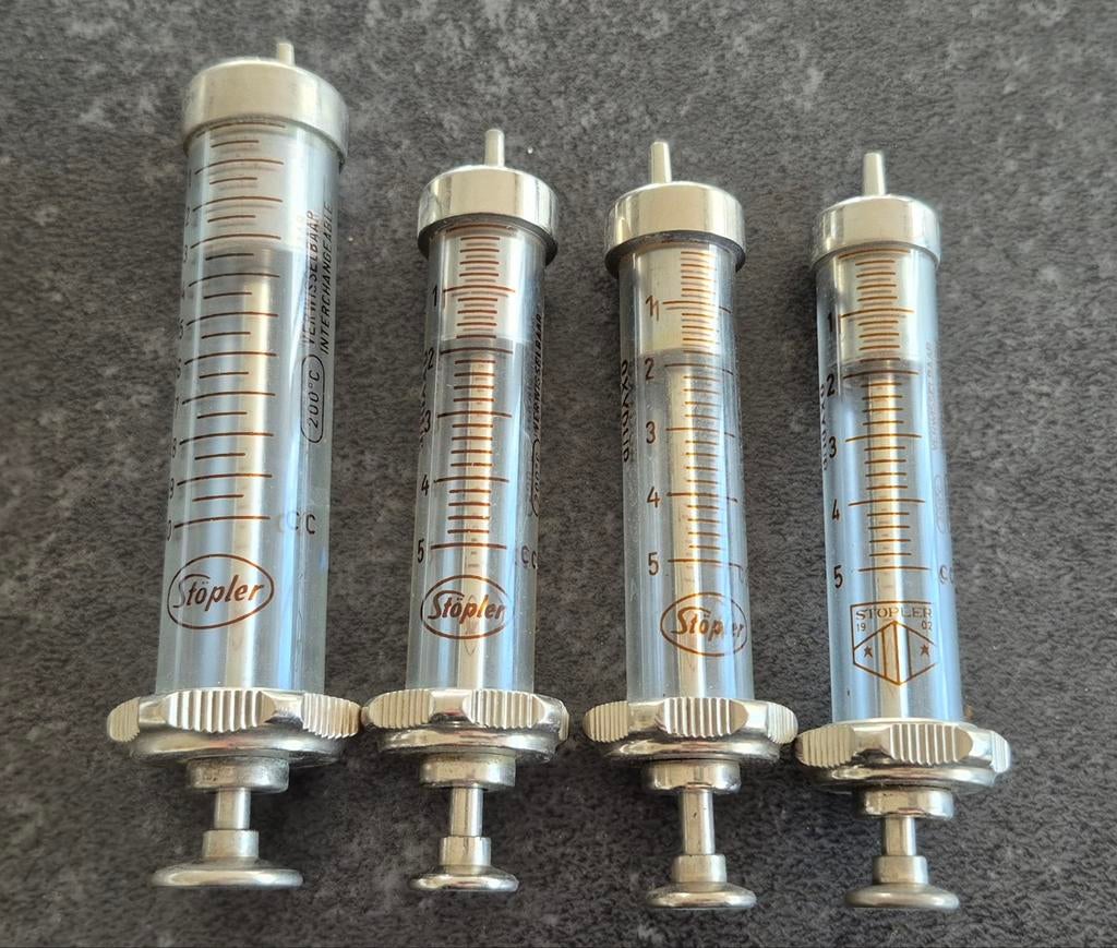 Oude glazen injectiespuit Stopler, Ophalen of Verzenden