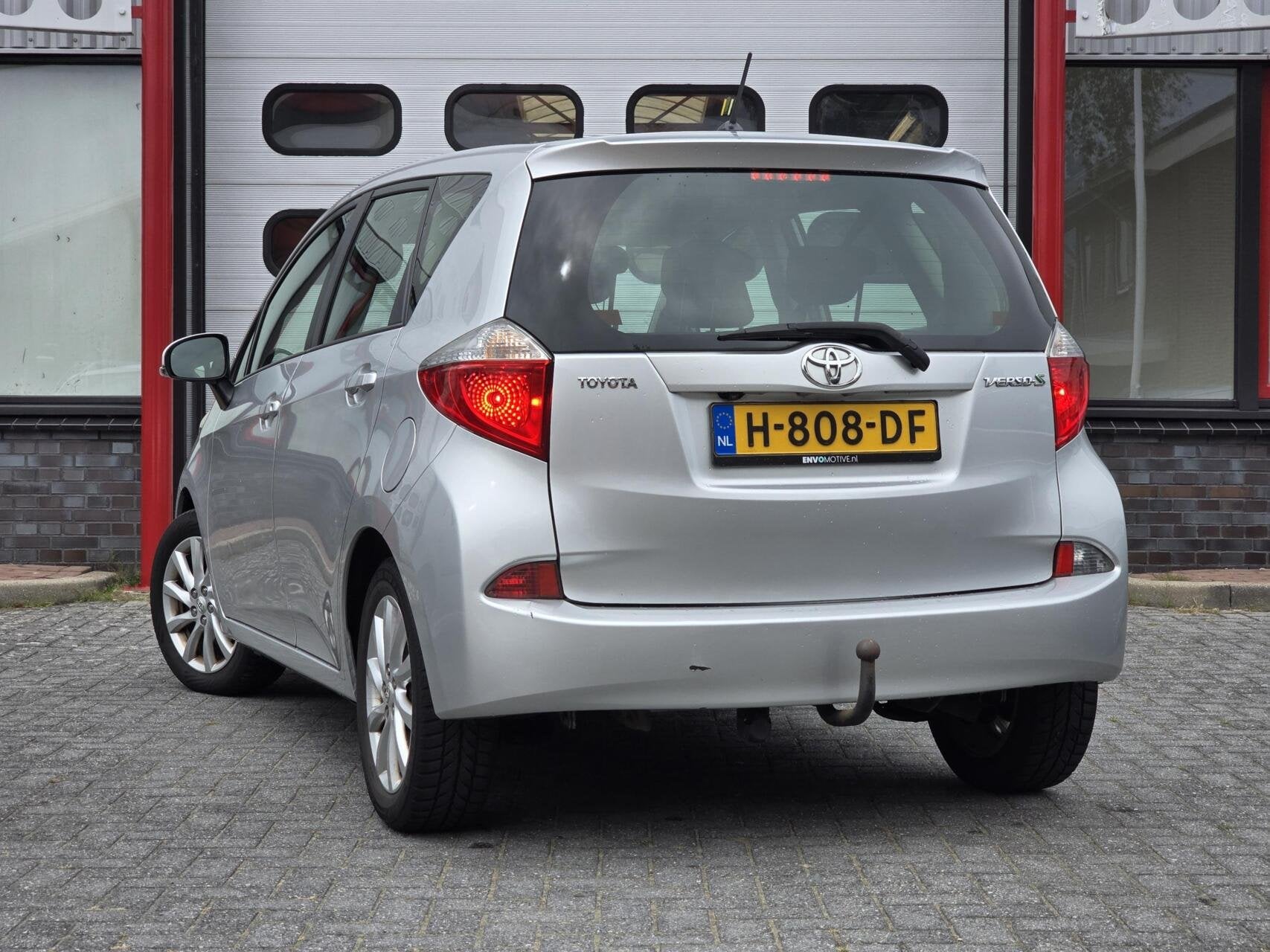 Toyota Verso-S 1.3 VVT-i Aspiration Trekhaak/Camera/Navi/LMV, Auto's, Voorwielaandrijving, Euro 5, Stof, Gebruikt