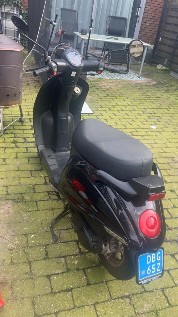 Mooie scooter zo goed als nieuwe, Ophalen, Gebruikt, Benzine, Overige merken
