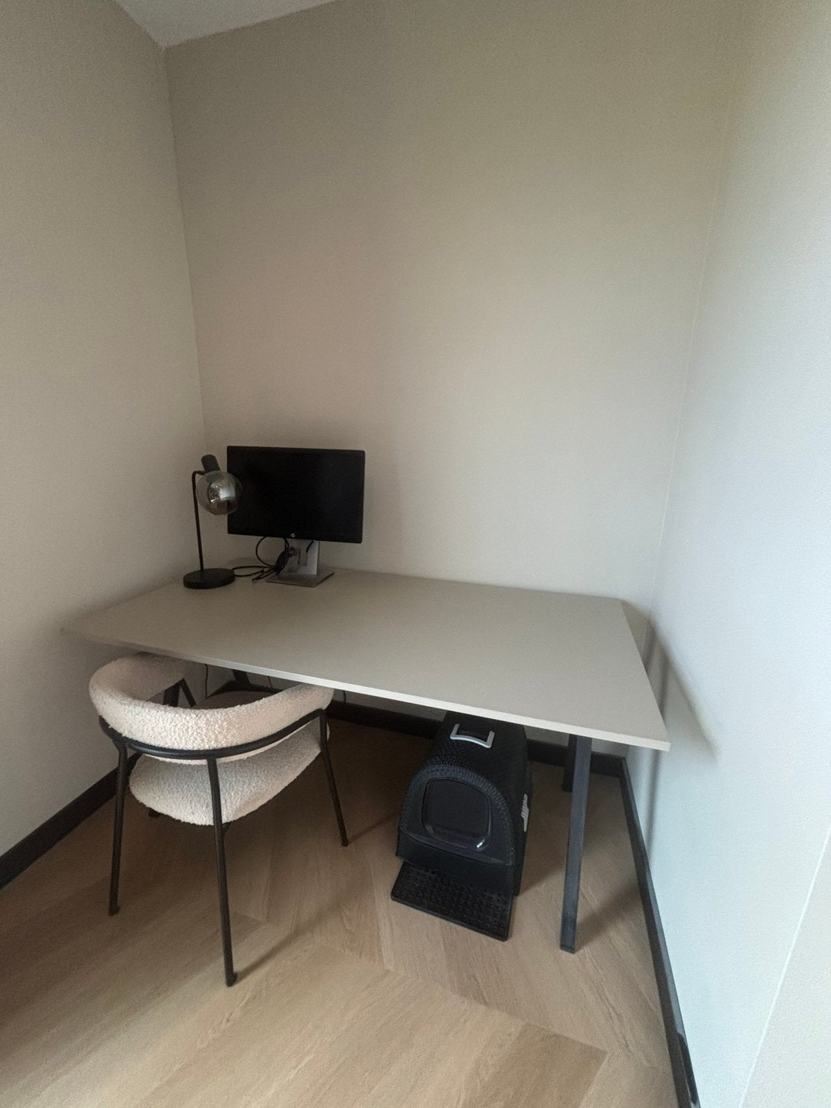 Ikea bureau zo goed als nieuw, Ophalen, Zo goed als nieuw