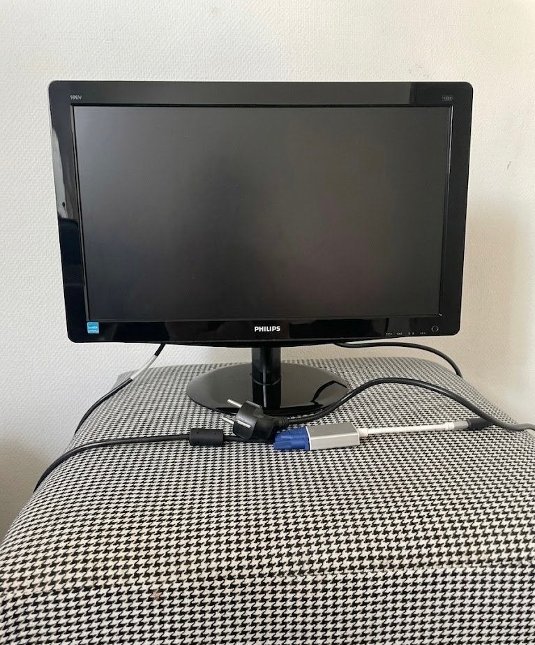 Philips 19 inch LCD monitor inclusief kabels en adapter, Computers en Software, Monitoren, Ophalen of Verzenden, Zo goed als nieuw
