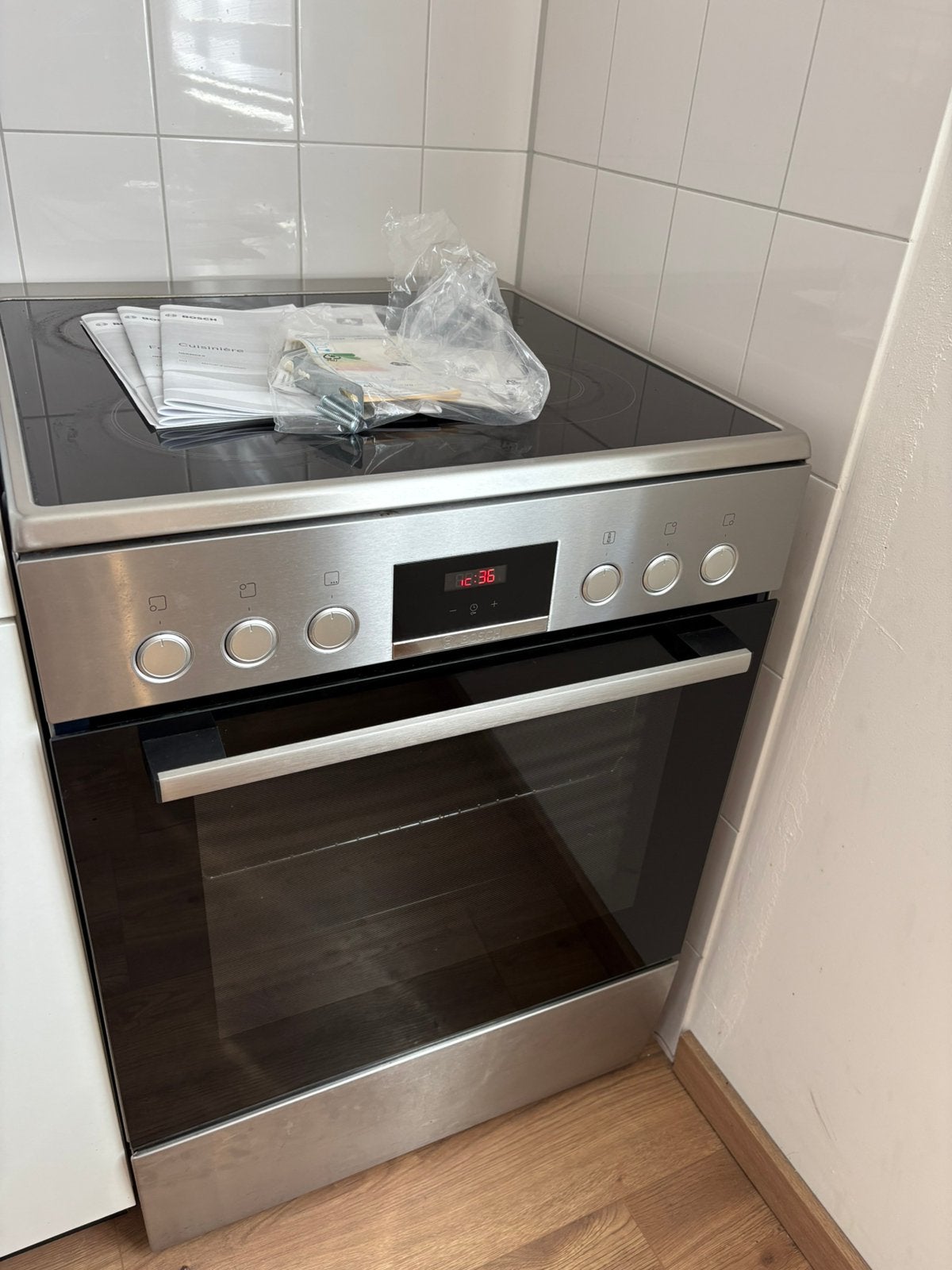 Keramisch fornuis met oven, Witgoed en Apparatuur, Fornuizen, Ophalen, Gebruikt, Keramisch, 4 kookzones