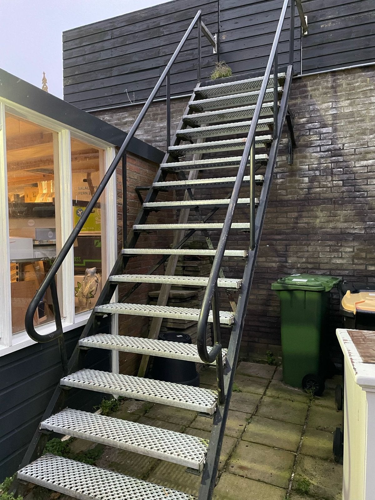 Robuuste Stalen Buitentrap met Leuning - Gebruikt, Ophalen, Gebruikt, Trap, 4 meter of meer