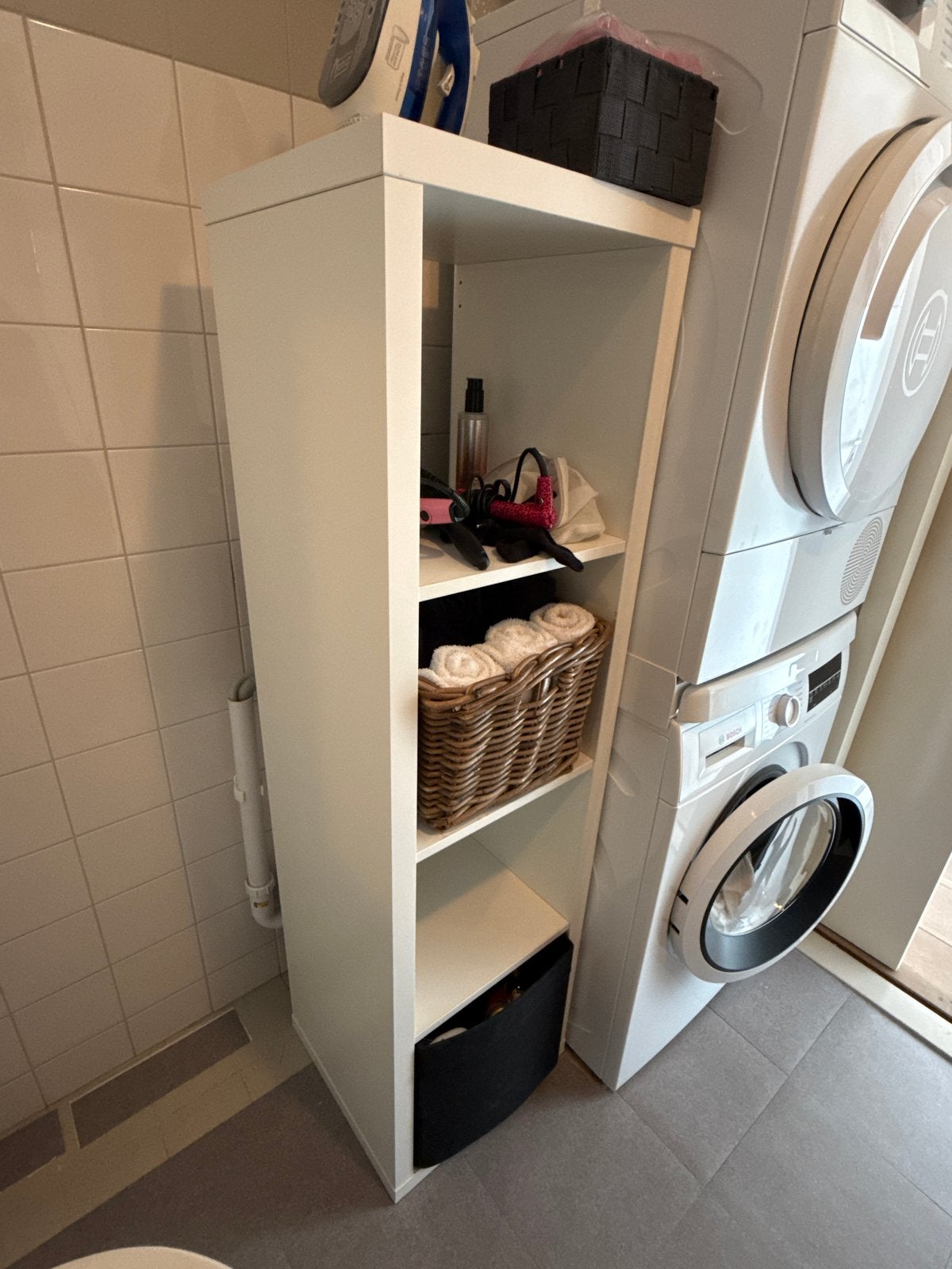 Witte smalle stellingkast met 4 planken ikea, Ophalen, Gebruikt