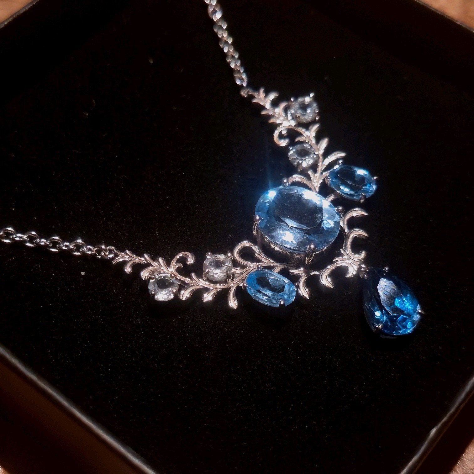 NIEUW Zilveren ketting met robijn en topaas, Sieraden, Tassen en Uiterlijk, Kettingen, Ophalen, Nieuw, Met edelsteen, Zilver