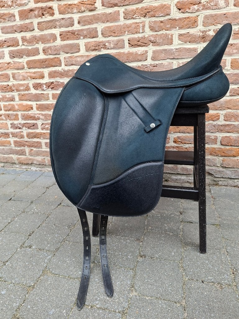 Dressuurzadel Isabell Werth Wintec Hart 17,5", Dieren en Toebehoren, L (17.5 inch), Inclusief stijgbeugels, Dressuur, Wintec