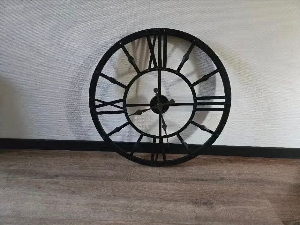 Industriële wandklok diameter 78 cm zwart metaal, Ophalen, Wandklok, Analoog, Zo goed als nieuw