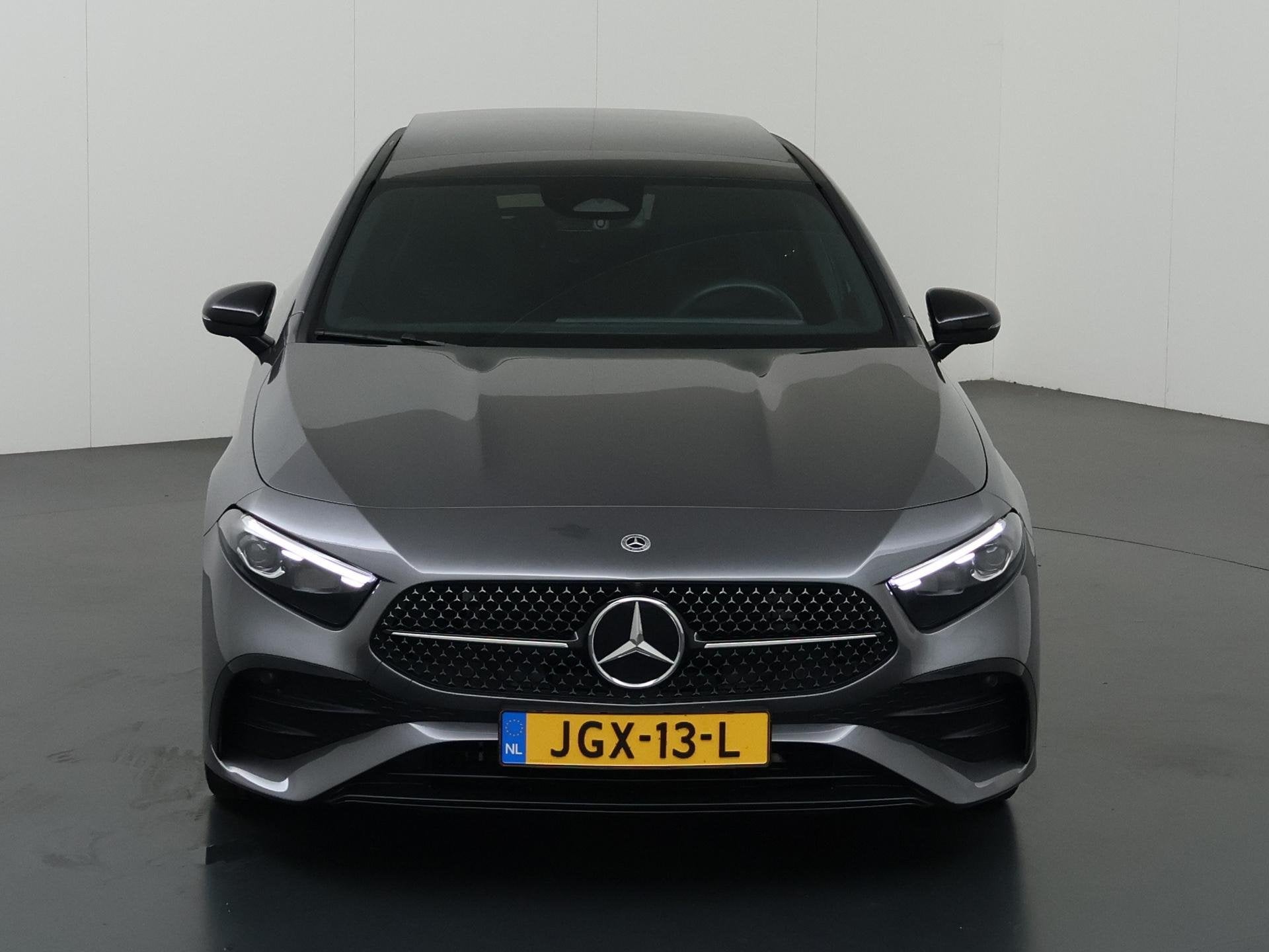 Mercedes-Benz A-klasse 180 Business Solution AMG | Night | P, Auto's, Dealer onderhouden, 136 pk, Gebruikt, 4 cilinders