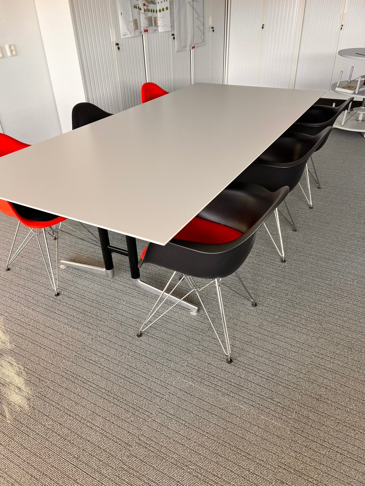 Vitra tafel & 6 Vitra Eames Dar kuipstoel 260x120, Zakelijke goederen, Ophalen, Tafel