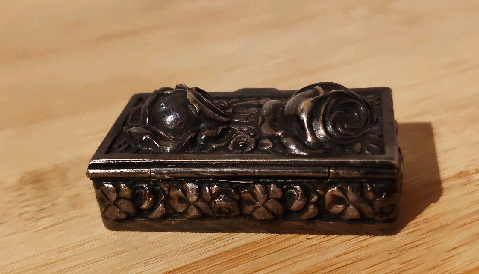 Prachtig pillendoosje met rozen decor., Ophalen of Verzenden